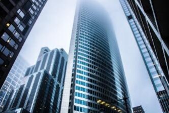 借30万一月还多少利息合适？具体取决于哪种贷款类型